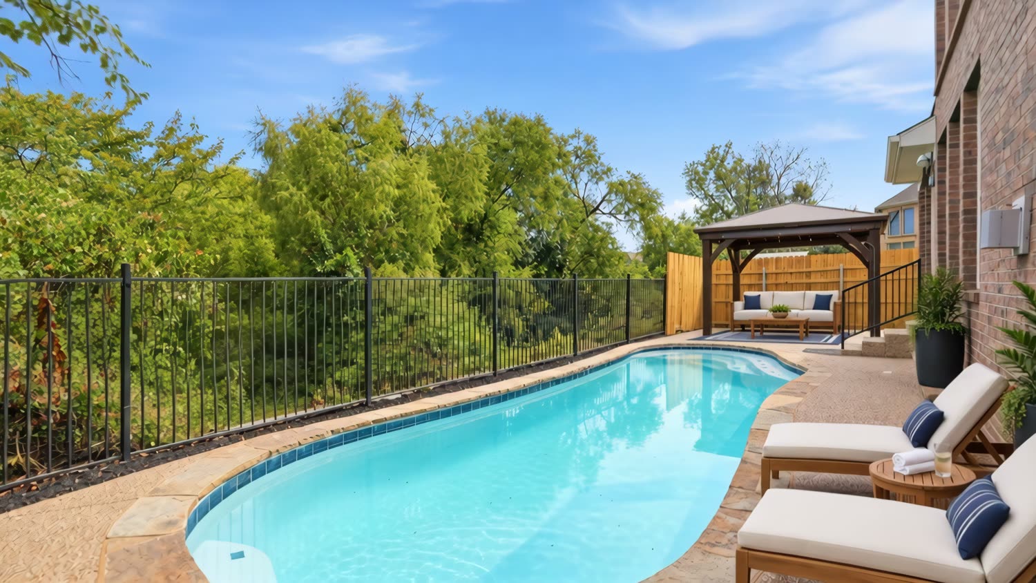 Pool and pergola above the valley