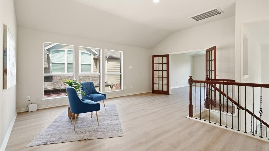 Flex room as the listing supplied it, unfurnished